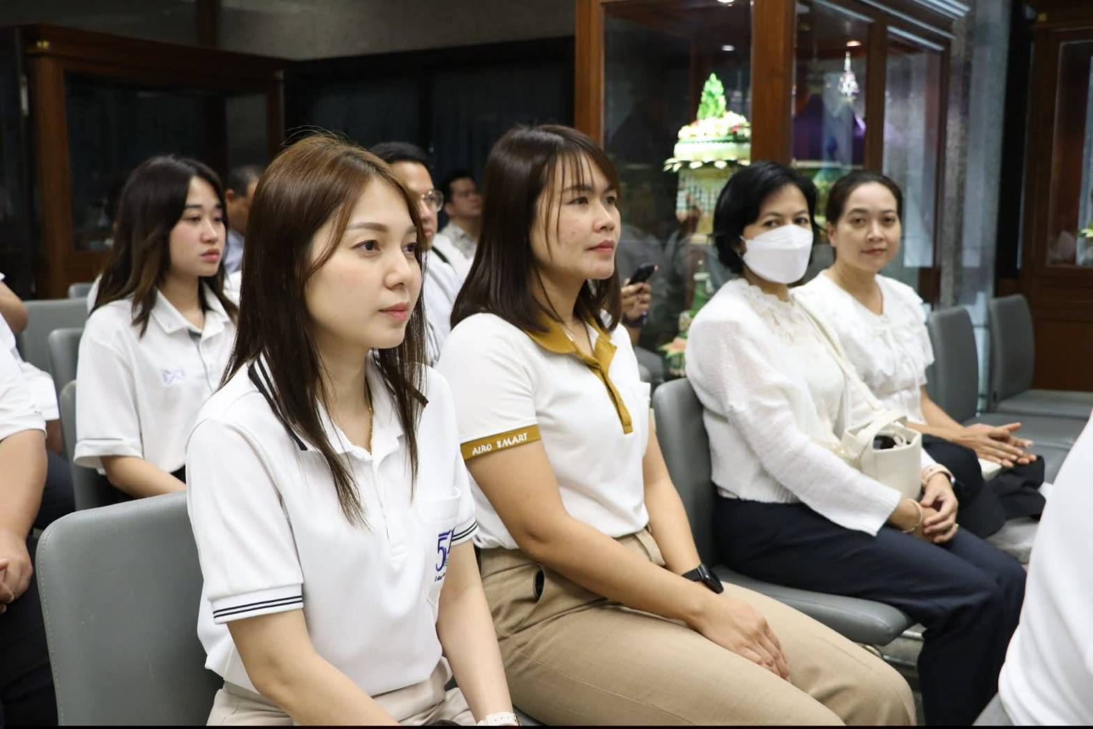 title - ศูนย์ส่งเสริมและพัฒนาอาชีพเสริมนอกภาคการเกษตร โดย สำนักงานการปฏิรูปที่ดินเพื่อเกษตรกรรม จัดโครงการพัฒนาบุคลากรเพื่อเพิ่มประสิทธิภาพการดำเนินงานด้านศิลปหัตถกรรม กิจกรรมไหว้ครูช่าง ณ ชั้น 2 อาคารพระมิ่งขวัญ ศูนย์ส่งเสริมและพัฒนาอาชีพเสริมนอกภาคการเกษตร (ศูนย์ศิลปาชีพบางไทรฯ (เดิม))